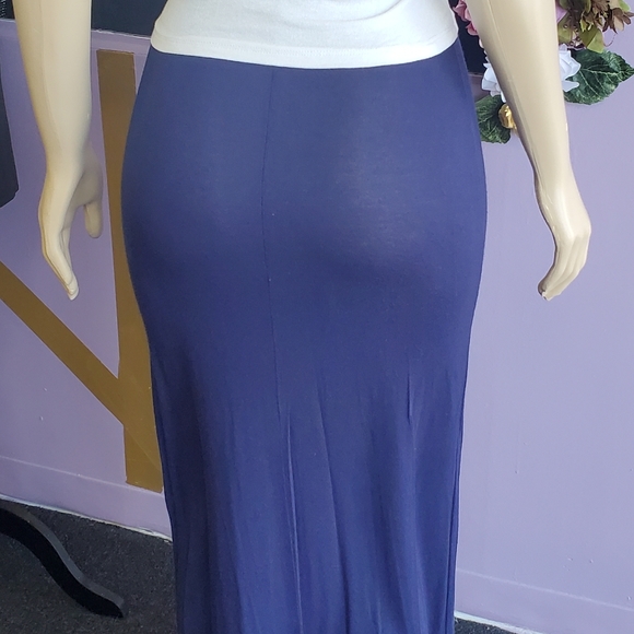 Junior maxi skirt, all $10.00 items are 2 for $15.00 or 3 for $25.00 - Picture 4 of 6